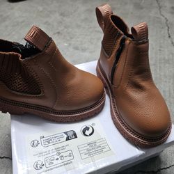 Baby's Shoes  ( for a lil girl )