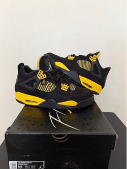 Jordan 4 Yellow Thunder Size 8.5