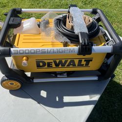 DEWALT 3000 PSI 1.1 GPM 15 Amp Cold Water Electric Pressure Washer with Internal Equipment Storage