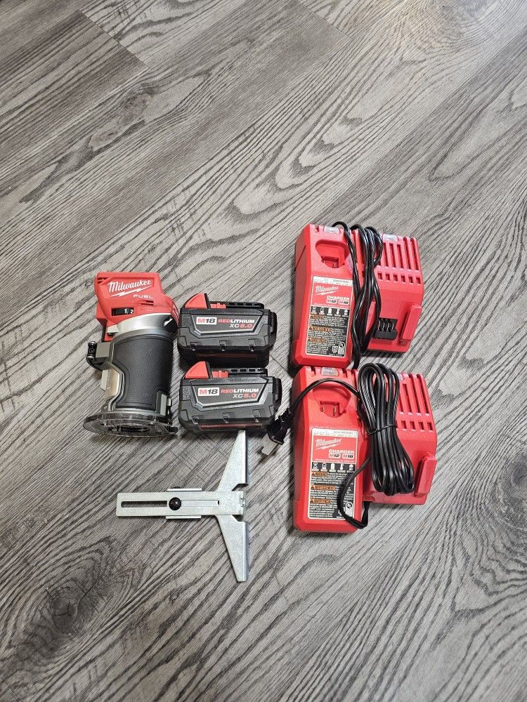 M18 Milwaukee Router With Batteries And Chargers