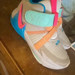 Nike unisex-child Lebron Witness Vii 