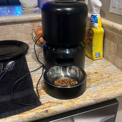 Petlibro Automatic pet feeder, black, up to six meals customizable