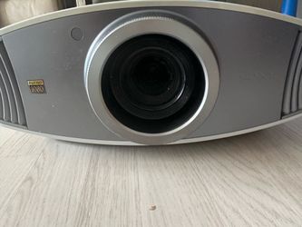Sony VPL-VW50 Full HD 1080p SXRD Projector + Large Screen