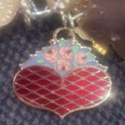 2002 Heart Basket Bouquet “Decorative Arts Collection” Commemorative Charm Red