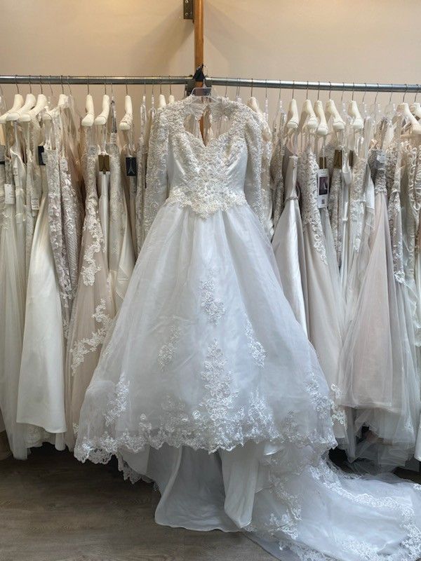 Beautiful NEW Size 12 Wedding Dress