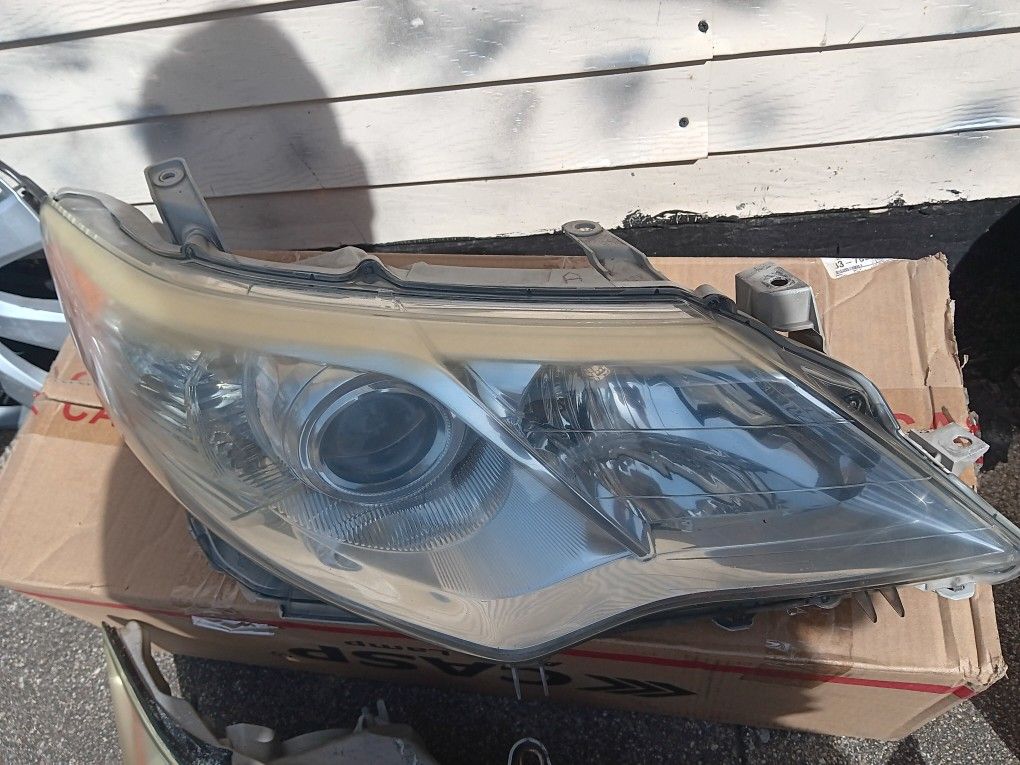 Headlight Assembly Right Side Camry 2012-2014