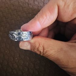 BEAUTIFUL 925 ESTERLING SILVER RING PERFECT CONDITION LIKE NEW 