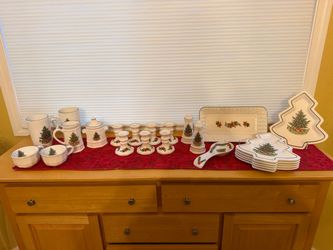 Pfaltzgraff Christmas Heritage Hostess Set & Holiday Decor – Multi-Piece Lot
