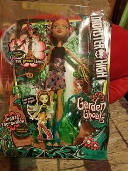 MUÑECA MONSTERS