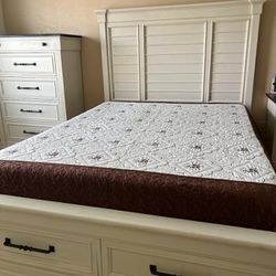 Queen Size Wood Bedroom Set 