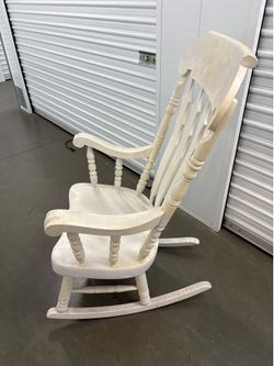 Vintage Solid Wood Windsor Rocking Chair – White Farmhouse Style