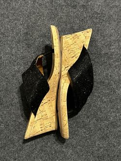 Black and gold glitter cork wedge sandals #glamour