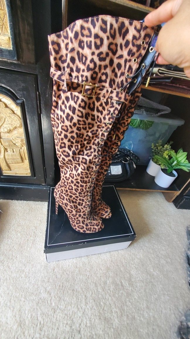 Boots π’ Leopard Size 8