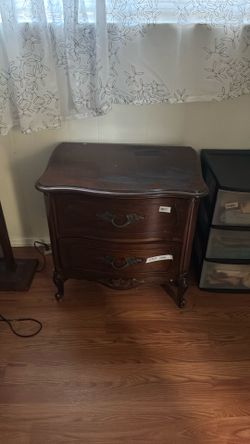 Beautiful dresser and side tables good condition