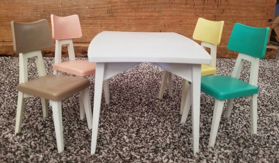 Vintage Deluxe Reading Barbie Doll Dream Kitchen Table & 4 Chairs