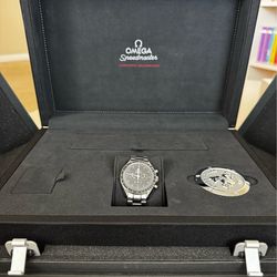 Omega Speedmaster Professional Moonwatch — 42mm — 2018 — Full Set