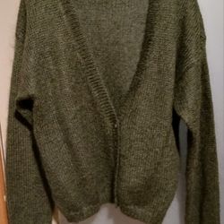 NEW W/O TAGS, NICE! COUNTRY SUBURBANS BRAND 57% MOHAIR SWEATER, SIZE MEDIUM, OLIVE GREEN COLOR