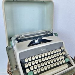 Olympia SM7 Typewriter - Russian Keyboard 1962?