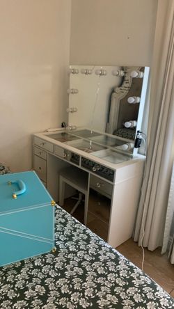 White Vanity Desk with Hollywood Mirror