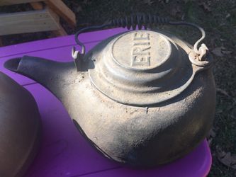 2 Antique kettle pots