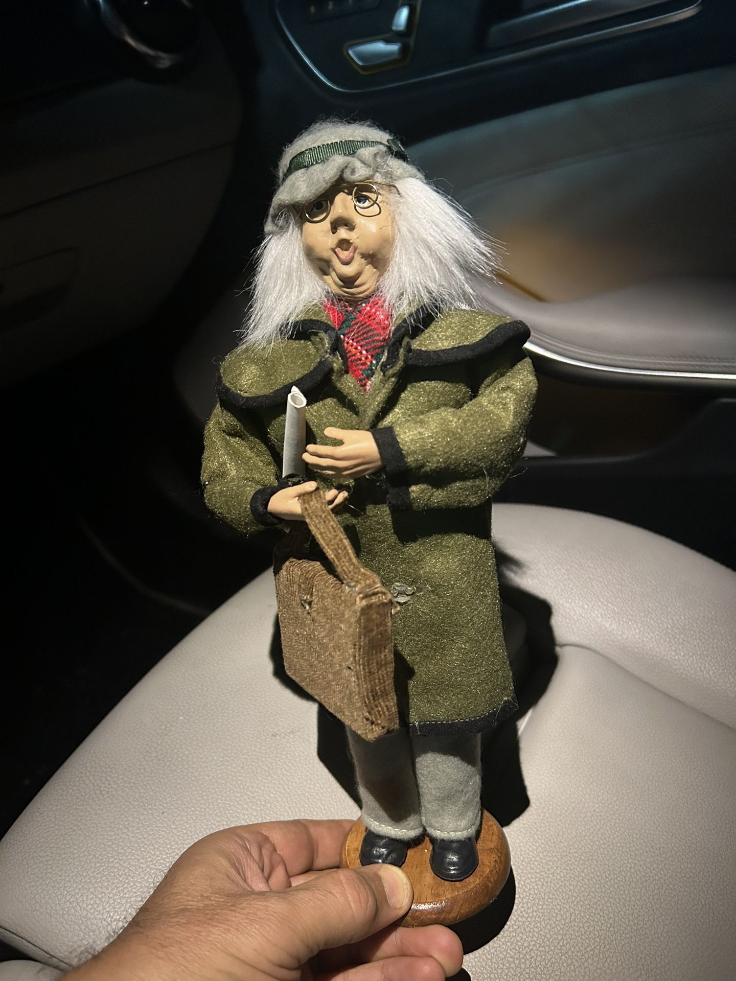 Byers' Choice Caroler figurine a popular handcrafted Christmas collectible. Each piece is handmade and designed by Joyce Byers making each one uniq