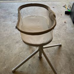 Halo Bassinet- Never used 