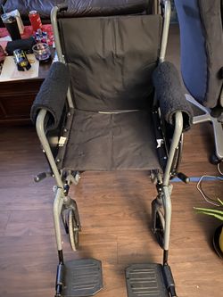 Medline Wheelchair With Foot Rest