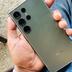 Samsung Galaxy S22 Ultra  , Factory Unlocked,  Excellent Condition Like New 