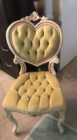 Pelham Shell Leckie 1950 s Carved Rose Victorian Style Heart Back Parlor Chair for Sale in Palm Harbor FL OfferUp