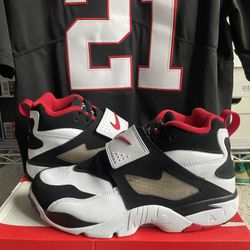 Nike Diamond Turf 1 Size 10