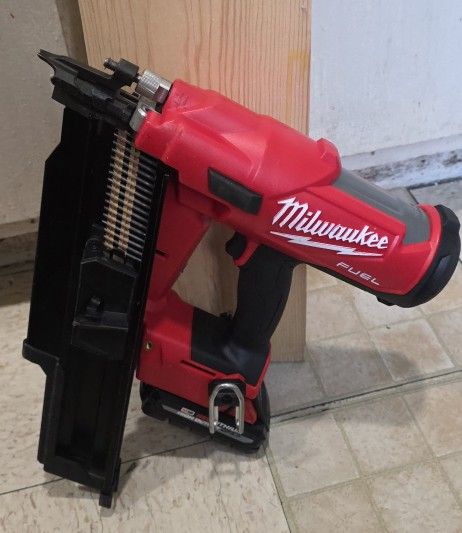 Milwuakee Fuel 18volt Nail Gun 