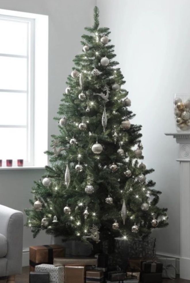 Christmas tree (Artificial 7.5’)