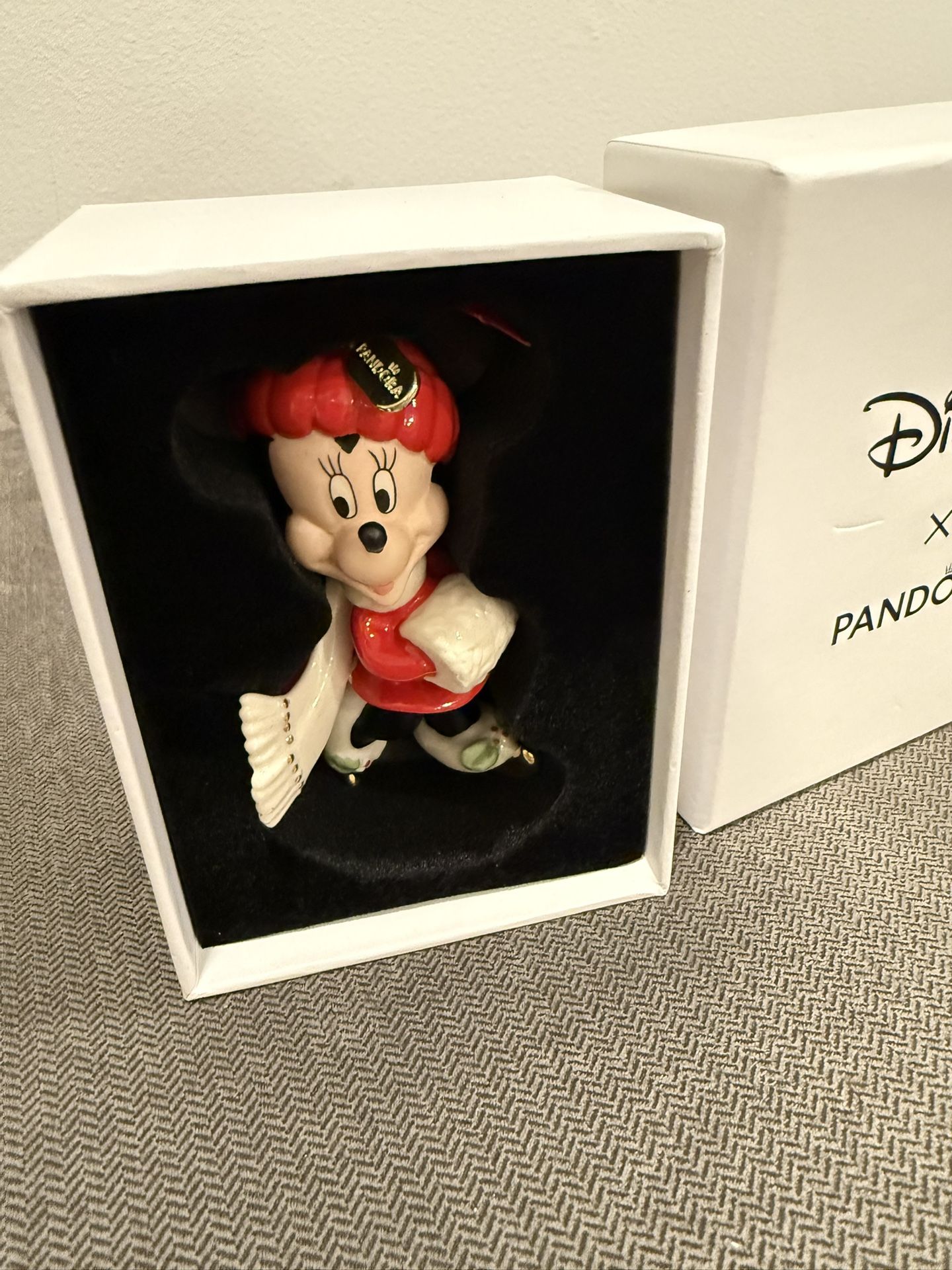 ✨ Disney × Pandora Minnie Mouse Holiday Ornament – Limited Edition ✨