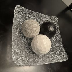 Glass textured decorative bowl