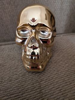 Gold colored skull 4 inches tall
