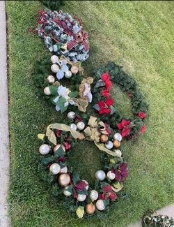 Christmas Wreaths and Garland Lot