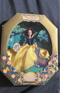 Disney Princess Portrait Collectibles 60th Anniversary Snow White Doll