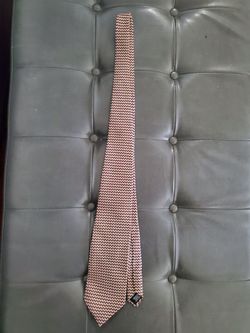 Geoffrey Beene Men's Designer Tie – Red & Cream Chevron Pattern – Excellent Condition