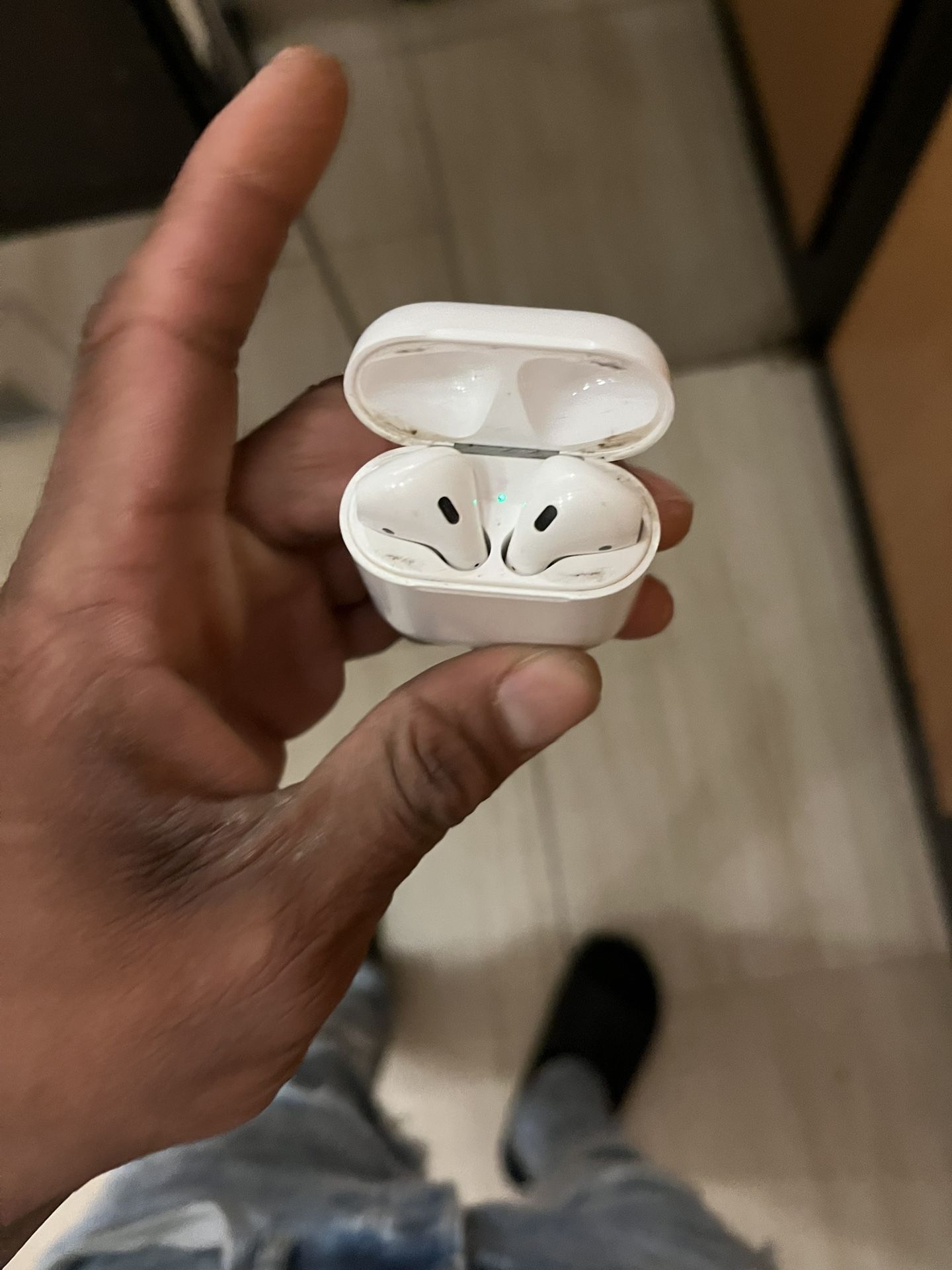 Apple AirPods Gen 2