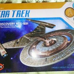 Star Trek Discovery Model Kit
