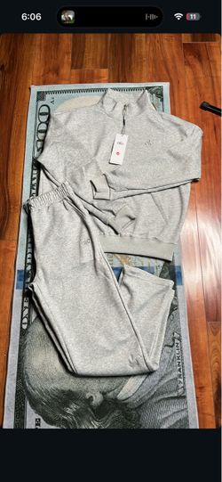 Alo Yoga Gray Quarter-Zip Sweatsuit Set