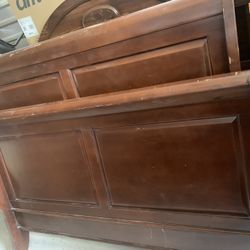 🥰QUEEN SIZE SOLID WOOD SLEIGH BED-BROWN COLOR 🥰