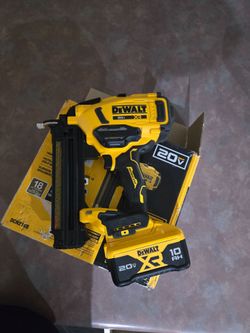 20V MAX XR 18 Gauge Cordless Brad Nailer & 10 Ah Dewalt Battery