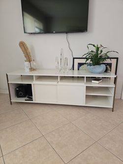 White modern TV Stand