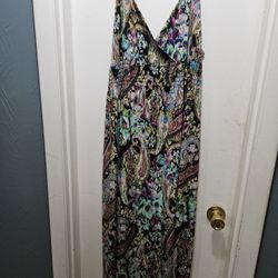 Size 18/20 Floral Print Avenue Maxi Dress