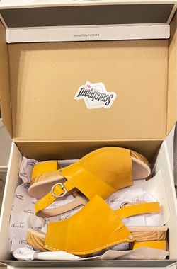 New In Box Dansko Shoes Size 39