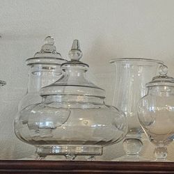 7 Glass Apothecary Jars Perfect For A Wedding Candy Bar