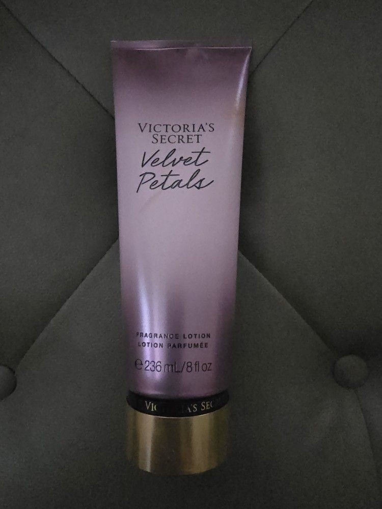 VICTORIA'S SECRET VELVET PETALS FRAGRANCE LOTION
