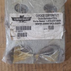 (2) Cascade Lower Hook 675935