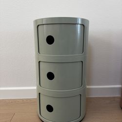 ✨GREEN 3-TIERED NIGHTSTAND WITH DRAWER✨